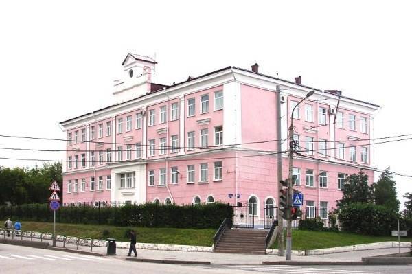 Директору пермской гимназии объявят выговор после скандала с разными проходными баллами - govoritmoskva.ru - Пермь