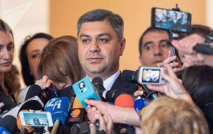 Артур Ванецян - Граждане за деньги договорились с таможенниками – Ванецян о ситуации на КПП "Баграташен" - ru.armeniasputnik.am - Армения - Турция
