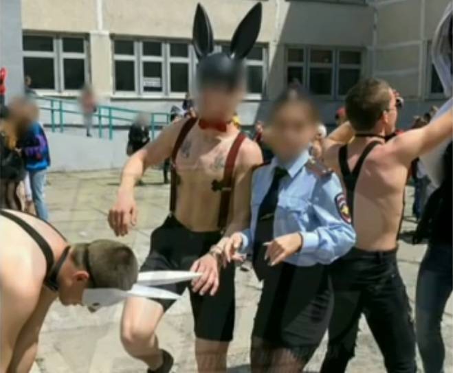 Участвовавшую в БДСМ-выпускном школьницу оштрафовали за погоны - govoritmoskva.ru - Москва - Приморье край - Владивосток