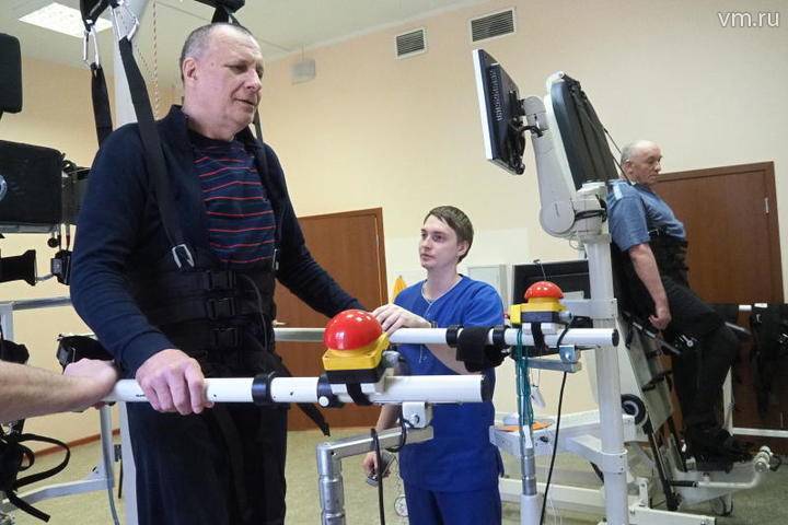 Столичные врачи поставили на ноги парализованного пациента - vm.ru - Москва