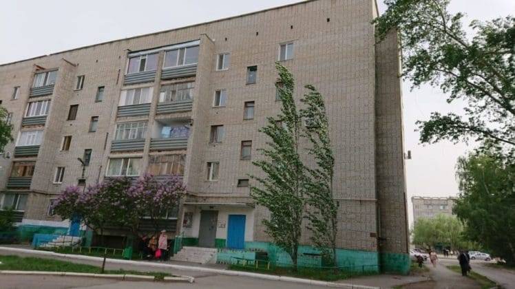 Кирпич упал на голову женщине в Костанае - nur.kz - Костанай