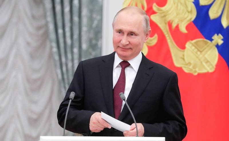 Владимир Путин - Маргарита Симоньян - Кому Путин запретил пить шампанское в Кремле - bloknot.ru - Россия