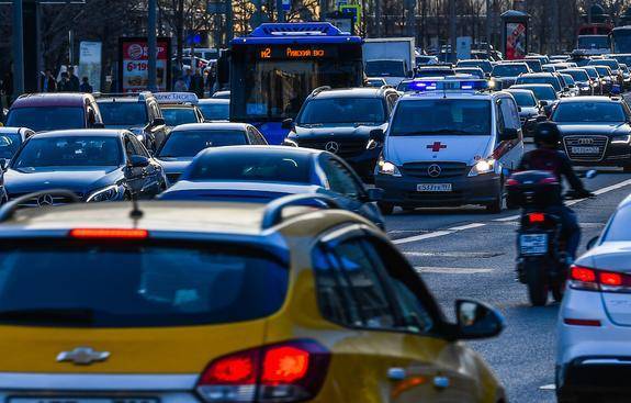 Московских автомобилистов предупреждают о загруженности дорог после 15:00 - argumenti.ru - Москва