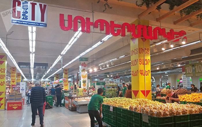 Пожар разгорелся в филиале "Ташир Пицца" на территории Yerevan City - ru.armeniasputnik.am - Армения - Ереван