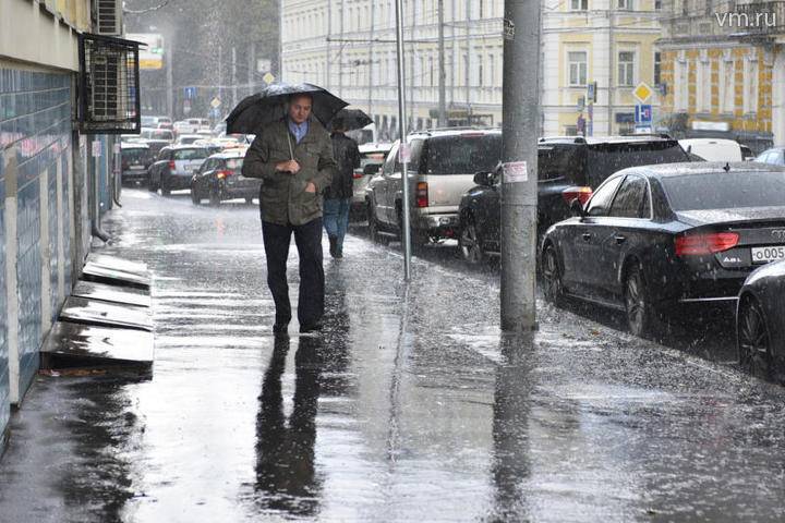 «Желтый» уровень опасности объявлен в Москве из-за грозы - vm.ru - Россия - Москва