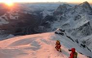 Десять человек погибли из-за очереди у вершины Эвереста - korrespondent.net