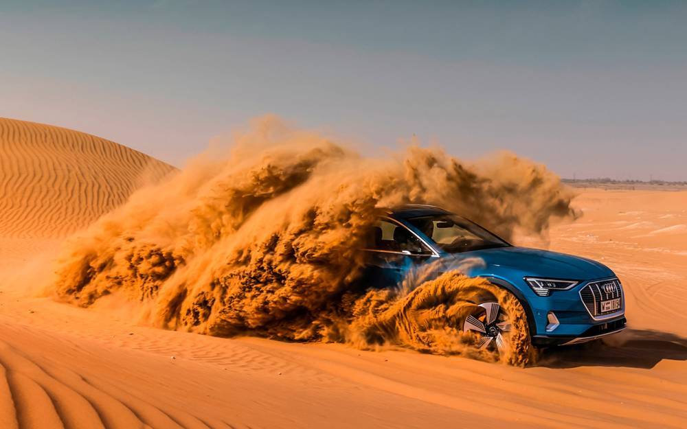 Александр Виноградов - Электрокроссовер Audi e-tron: тест в песках Абу-Даби - zr.ru