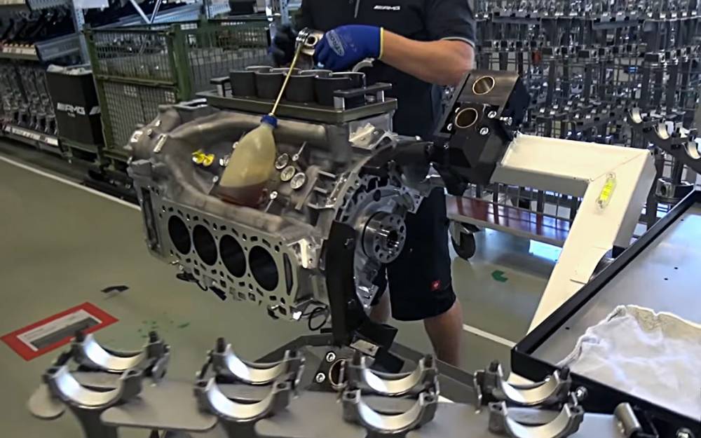 Как делают двигатели V8 AMG. Видеоэкскурсия - zr.ru