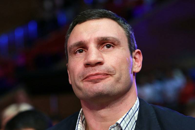 Виталий Кличко - В него стреляли: Кличко выложил видео с треснувшего нового моста - tvc.ru - Украина - Киев