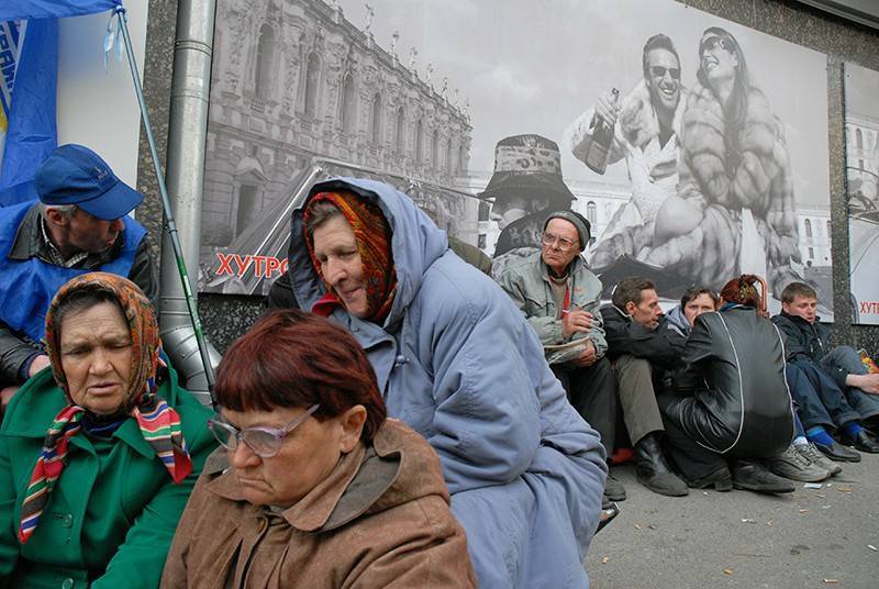 Владимир Зеленский - Игорь Коломойский - Вадим Рабинович - Жителям Украины предрекли смерть от обнищания - tvc.ru - Украина