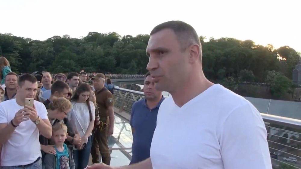 Виталий Кличко - Кличко выложил видео треснувшего в Киеве моста - m24.ru - Украина - Киев - Киев