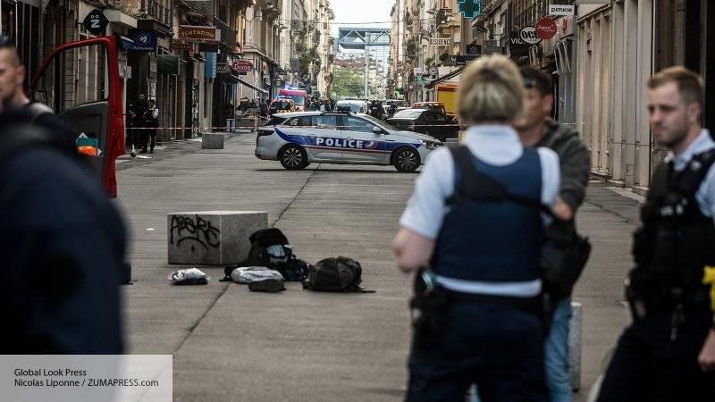 Кристоф Кастанер - Французская полиция задержала подозреваемого во взрывах в Лионе мужчину - politros.com - Франция