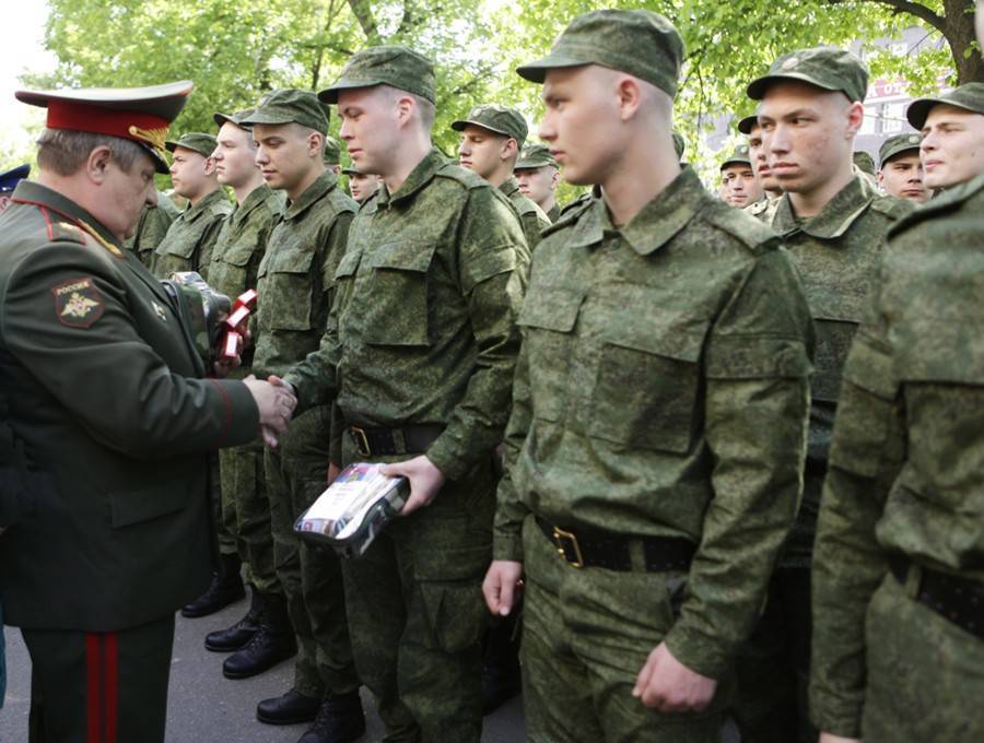Владимир Шаманов - В Госдуме объяснили поправки к призыву в армию - m24.ru
