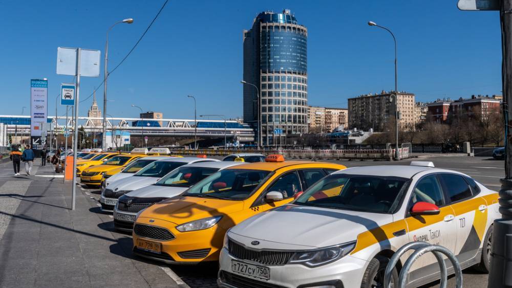 Евгений Москвичев - Водителям позволят поспать: Депутаты хотят следить за режимом дня такси при помощи ГЛОНАСС - tsargrad.tv - Россия
