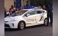 В Днепре авто патрульных забросали яйцами - korrespondent.net - Нападение