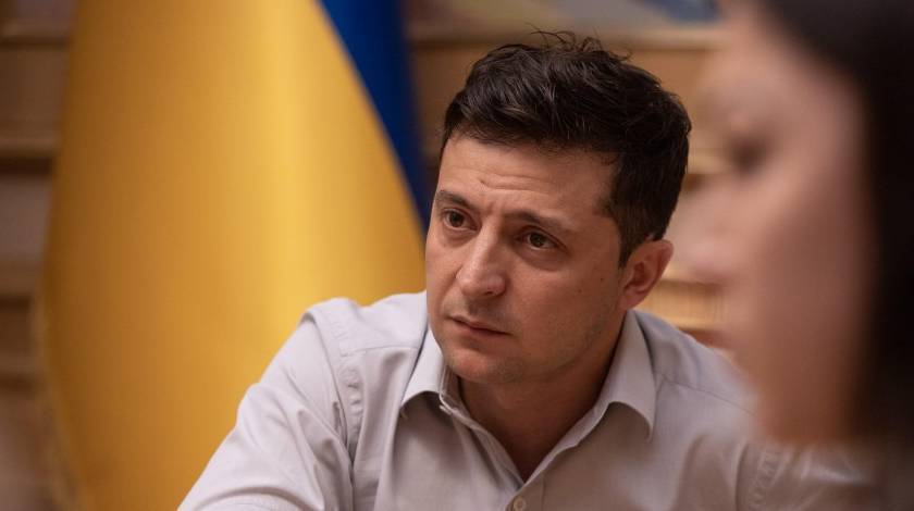 Владимир Зеленский - Петр Порошенко - Зеленский решил отказаться от президентского кресла - utro.ru - Украина - Киев
