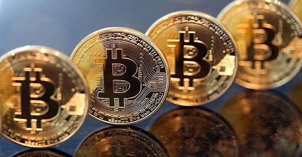 Биткоин резким скачком отыграл годовое падение - cnews.ru