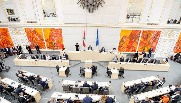 Себастьян Курц - Александер Австрии - Австрийский парламент больше не доверяет канцлеру и правительству - vesti.ru - Австрия - деревня Беллен
