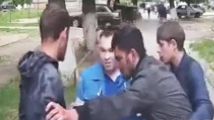 Ирина Волк - В Новочебоксарске пьяные мужчины избили работника скорой помощи - iz.ru - Россия - респ. Чувашия - Новочебоксарск