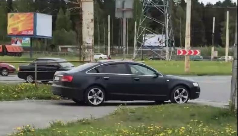Иномарка грубо нарушила ПДД в Петрозаводске (видео) - 365news.biz - Карелия - Петрозаводск