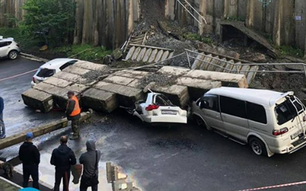 Машины расплющены бетонными блоками: циклон во Владивостоке - zr.ru - Приморье край - Владивосток
