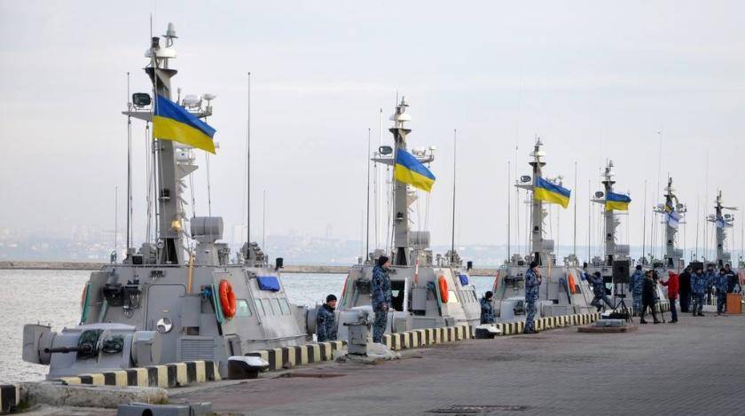 Украина провела учебные стрельбы в Азовском море - utro.ru - Украина - Кременчуг