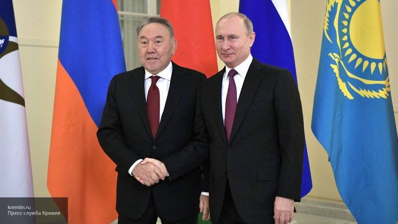 Владимир Путин - Нурсултан Назарбаев - Видео вручения Путину звезды с профилем Назарбаева появилось в Сети - nation-news.ru - Россия - Казахстан