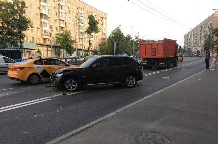 ДТП с велосипедистом и пятью автомобилями произошло на Варшавском шоссе - vm.ru