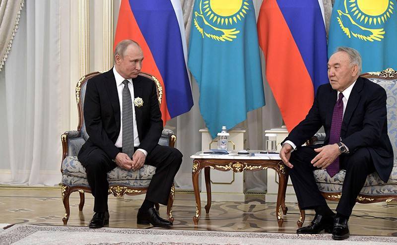 Владимир Путин - Нурсултан Назарбаев - Назарбаев вручил Путину орден своего имени - tvc.ru - Россия - Казахстан - Нур-Султан