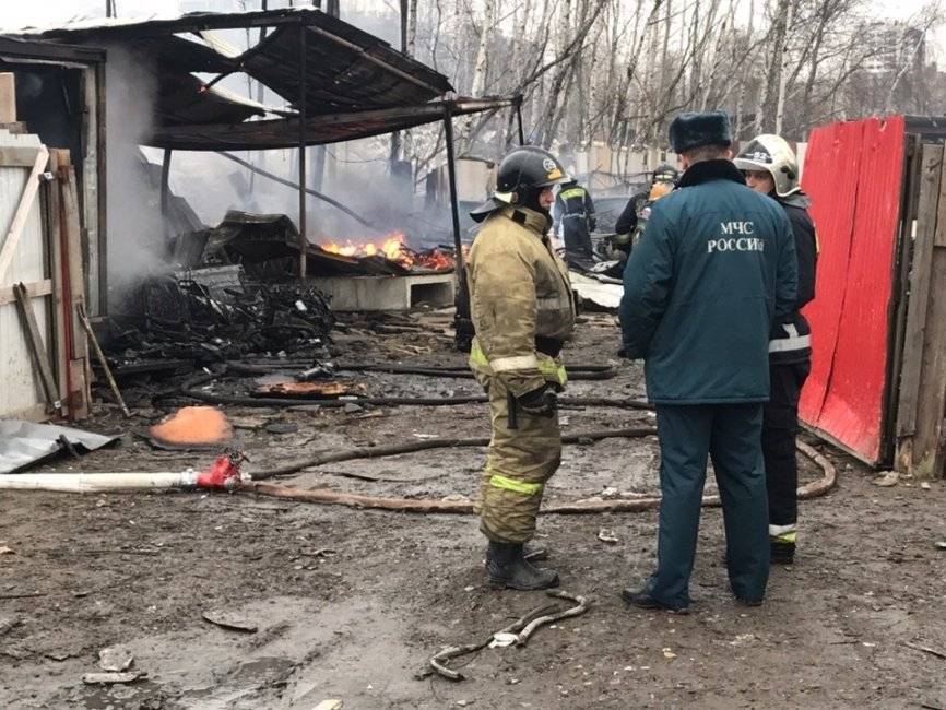 Три человека погибли в ночном пожаре в Астрахани - inforeactor.ru - Астрахань - р-н Советский