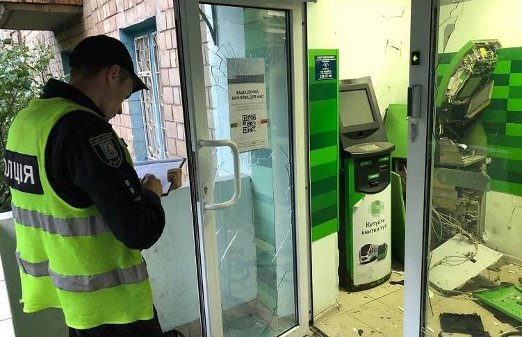 В Киеве неизвестные взорвали и ограбили банкомат «ПриватБанка» - novorosinform.org - Украина - Киев - Харьков - Днепропетровск