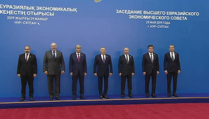 Владимир Путин - Касым-Жомарт Токаев - Никол Пашинян - Александр Лукашенко - Сооронбай Жээнбеков - Игорь Додон - Путин предложил присвоить Назарбаеву звание почетного председателя Высшего Евразийского экономического совета - vesti.ru - Россия - Армения - Казахстан - Молдавия - Белоруссия - Киргизия - Таджикистан - Нур-Султане