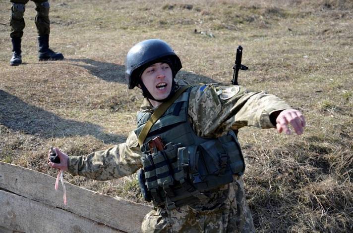 Иван Филипоненко - Боевик 10-й бригады ВСУ лишился правой руки на занятиях по метанию гранат - novorosinform.org - Украина - ЛНР