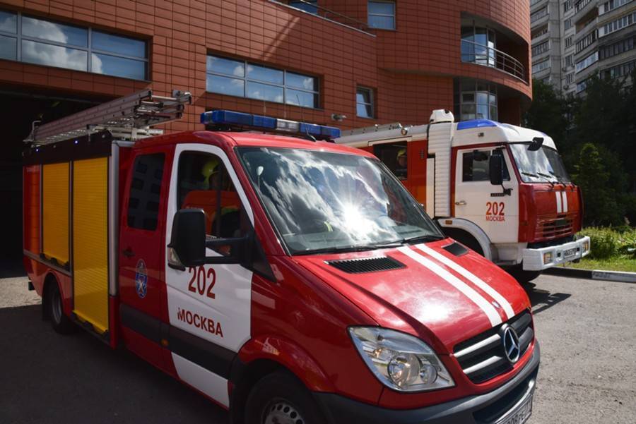Сотрудники МЧС спасли восемь человек при пожаре в квартире в Люблине - m24.ru - Москва - Россия - Подольск