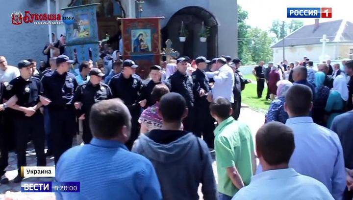 Церковный раскол на Украине: более сотни захваченных храмов и десятки оскверненных церквей - vesti.ru - Москва - Украина - Турция - Черновицкая обл. - Стамбул