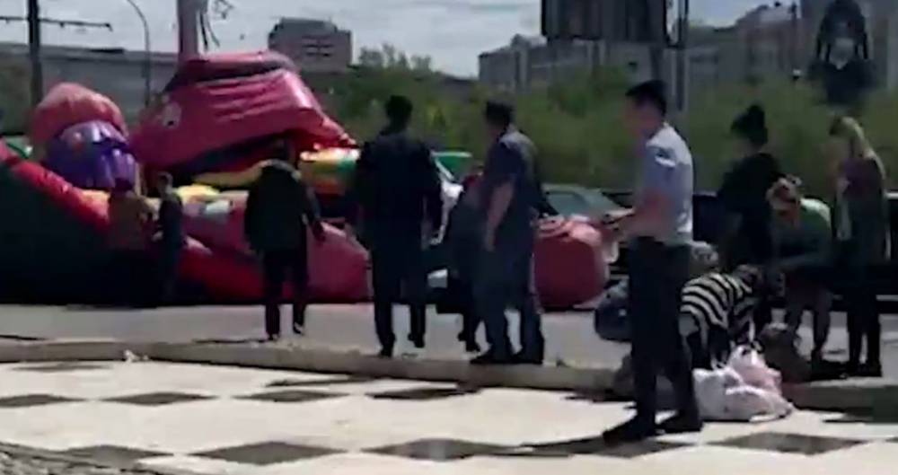 В Улан-Удэ ветер унес батут с детьми - m24.ru - Китай - Казахстан - Улан-Удэ