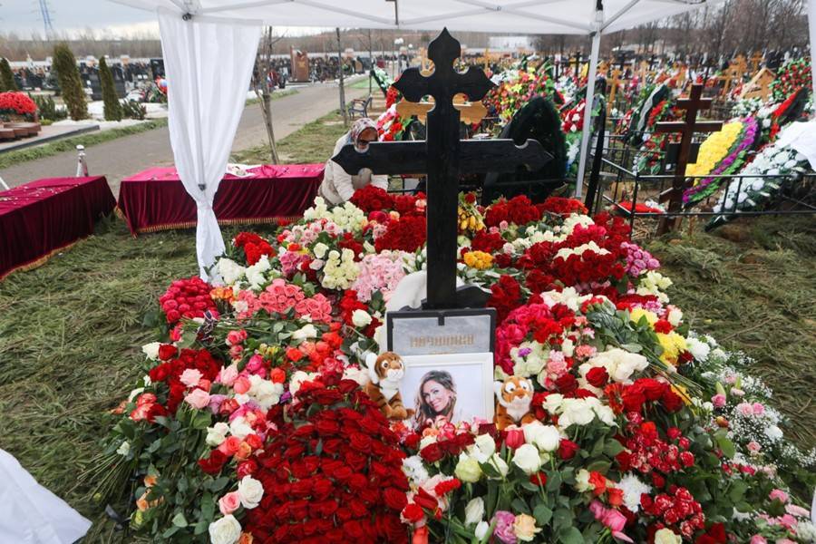 Юлия Началова - Вахтанг Кипшидзе - В РПЦ осудили сообщения о мироточении могильного креста Юлии Началовой - m24.ru - Москва