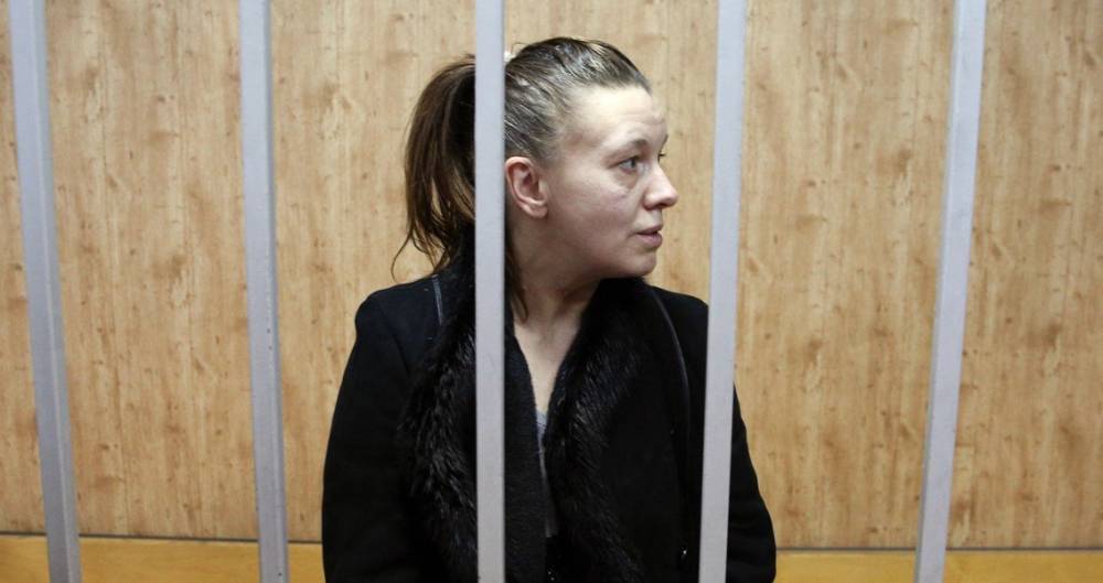 Суд рассмотрит иск о лишении родительских прав матери брошенной в квартире девочки 14 июня - m24.ru - Москва