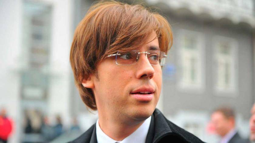 Алла Пугачева - Максим Галкин - Галкин затосковал с женой и детьми - utro.ru - деревня Грязь