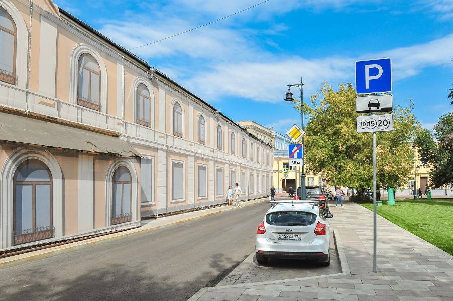Более 100 парковочных мест появится в Москве после изменения схемы движения - m24.ru