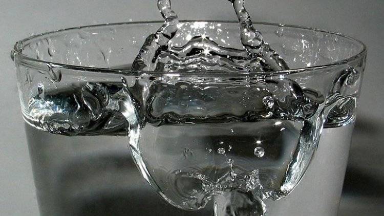 Кузбасский чиновник выпил стакан воды с червями - polit.info - Россия - Киселевск - Кемеровская обл.