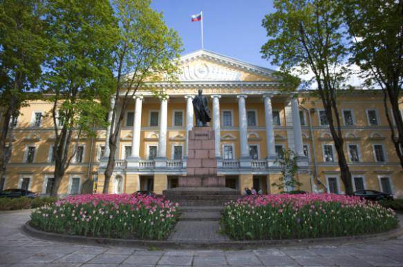 Сергей Елкин - Лев Шлосберг - В псковском парламенте разгорелся скандал из-за карикатуры о собаке и блохах - pravda.ru - Россия