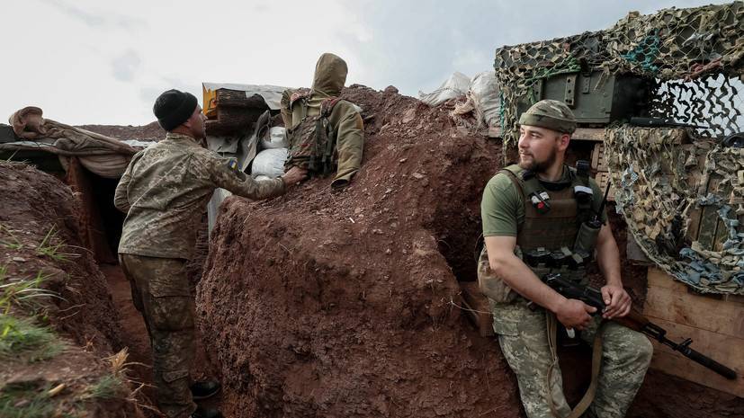 Петр Порошенко - Власти Украины повысили зарплаты военным в Донбассе - russian.rt.com - Украина - Донбасс