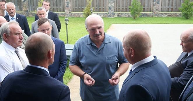 Александр Лукашенко - 6 чиновников, которые после общения с Лукашенко решили взять на лапу - udf.by - район Браславский