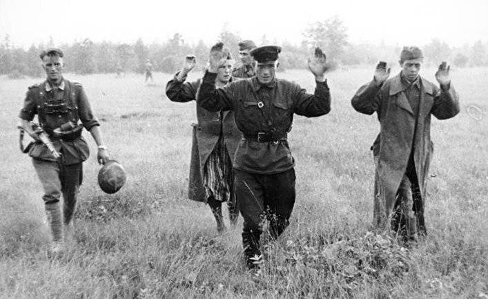 Адольф Гитлер - Иосиф Сталин - Голод. Каторга. Пуля. Военнопленные в лагерях Третьего рейха (Гордон, Украина) - inosmi.ru - Украина