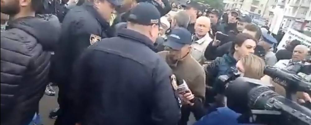 По наводке стукачей житомирская полиция изымает у людей советскую символику | Политнавигатор - politnavigator.net - Украина - Житомир