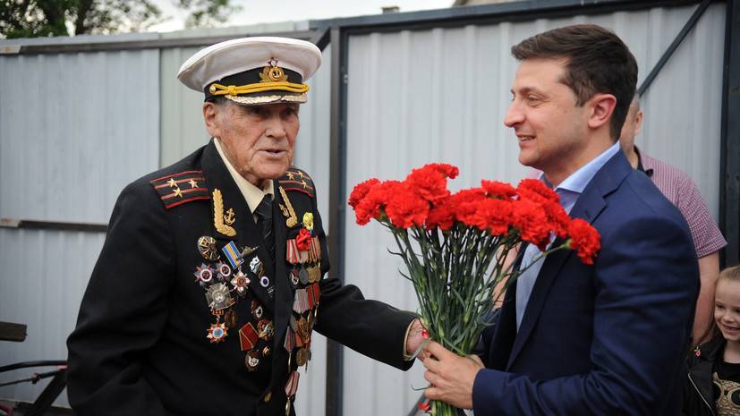 Петр Порошенко - Зеленский - Зеленский назвал 9 мая Днём благодарности - russian.rt.com - Украина