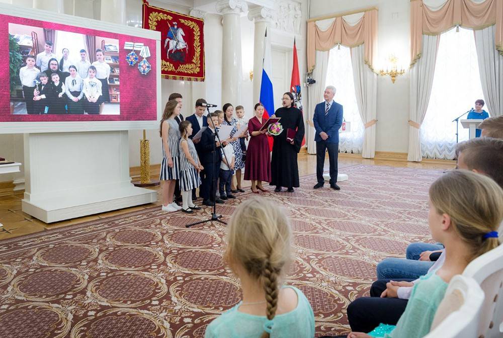 Сергей Собянин - Собянин вручил награды многодетным семьям - tvc.ru - Москва