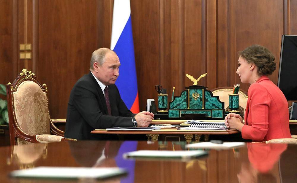 Владимир Путин - Анна Кузнецова - Путина попросили помочь с реформированием детских домов-интернатов - tvc.ru - Россия