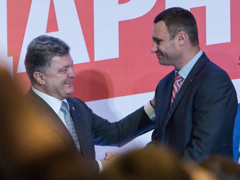 Владимир Зеленский - Петр Порошенко - Виталий Кличко - Порошенко сместил Кличко - tvc.ru - Украина - Киев